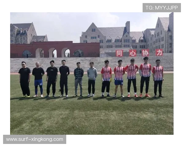 二人兄弟同心协力，领衔足球赛场双雄争霸新篇章